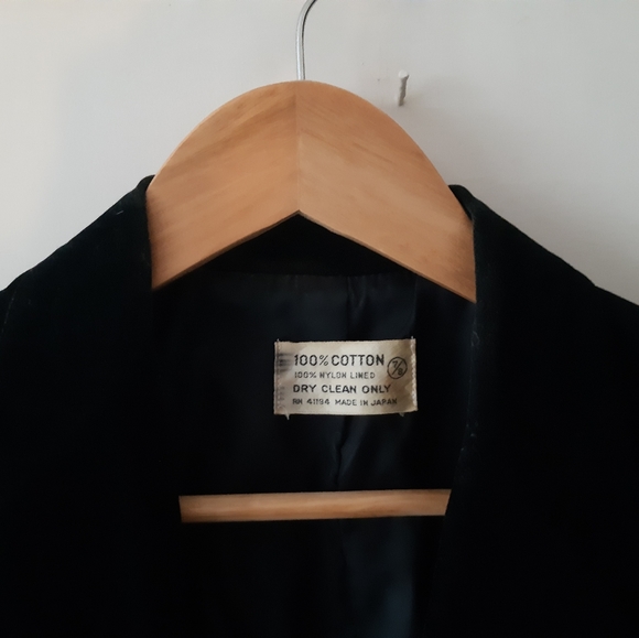 Vintage black velvet blazer - size medium - Picture 2 of 3